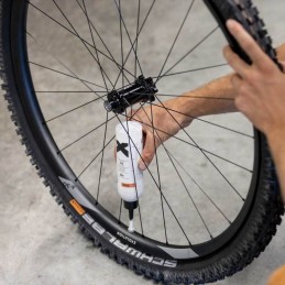 application-liquide-preventif-sixpack-pneu-vtt